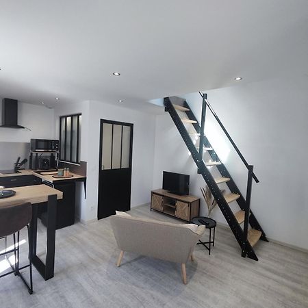 Studio Neuf Situe Au Coeur D'Un Bourg Paisible Pacé Kültér fotó
